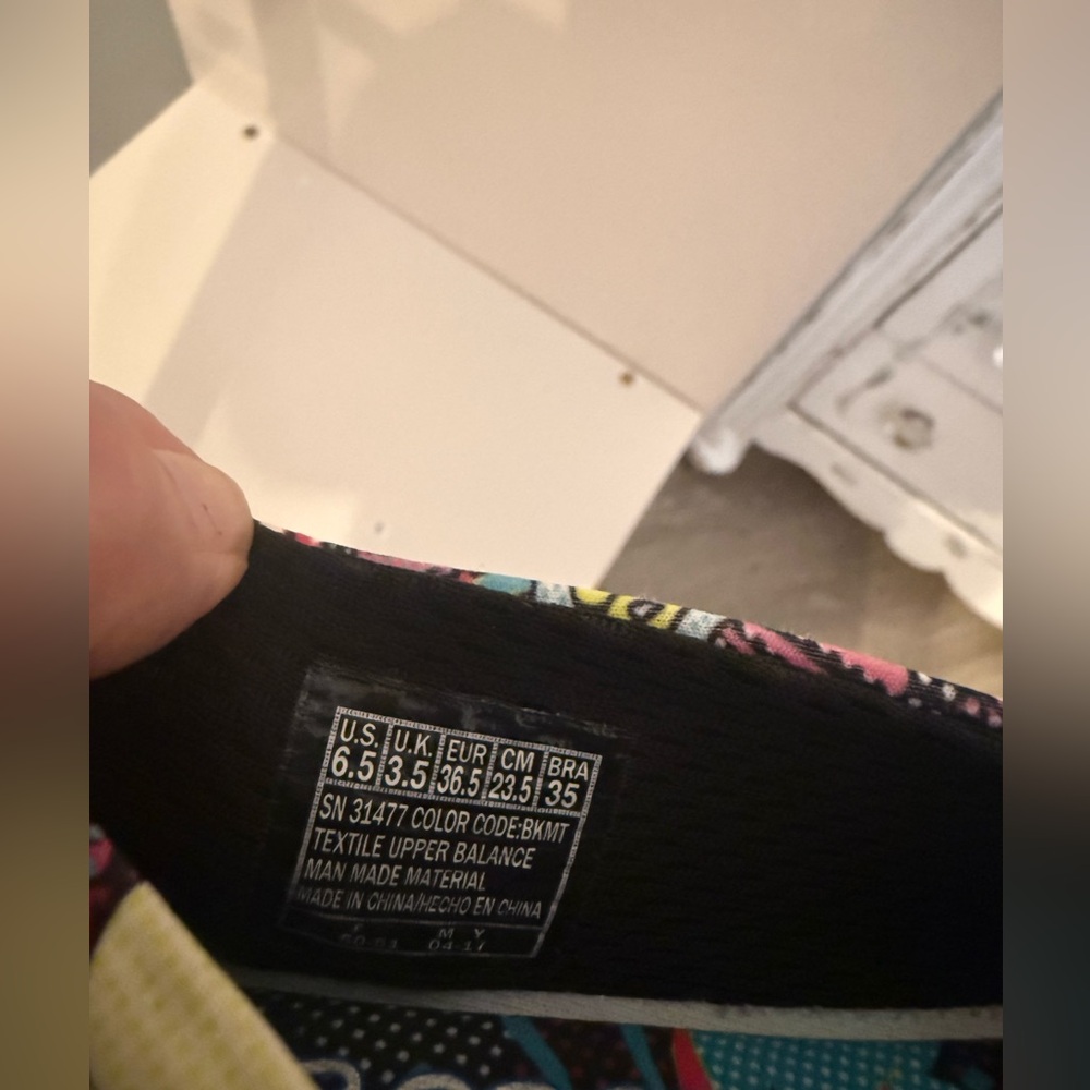 Skechers BOBS Pop Art Memory Foam Slip On Shoes Comic Print Women’s 6.5 - Picture 5 of 6